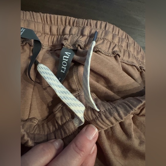 Vuori boyfriend sweatpants size medium tan - Picture 7 of 8